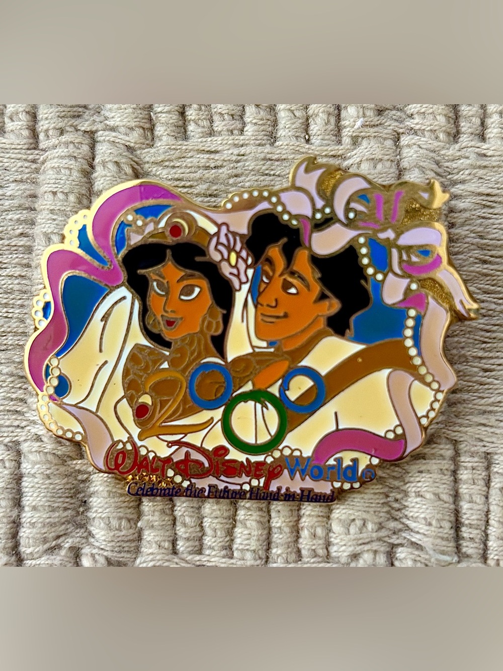 DISNEY 2000 LE 7500 WDW Aladdin & Jasmine Wedding Series Pin